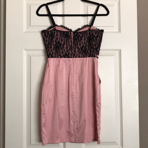 Lace pink dress - Picture 3 of 3